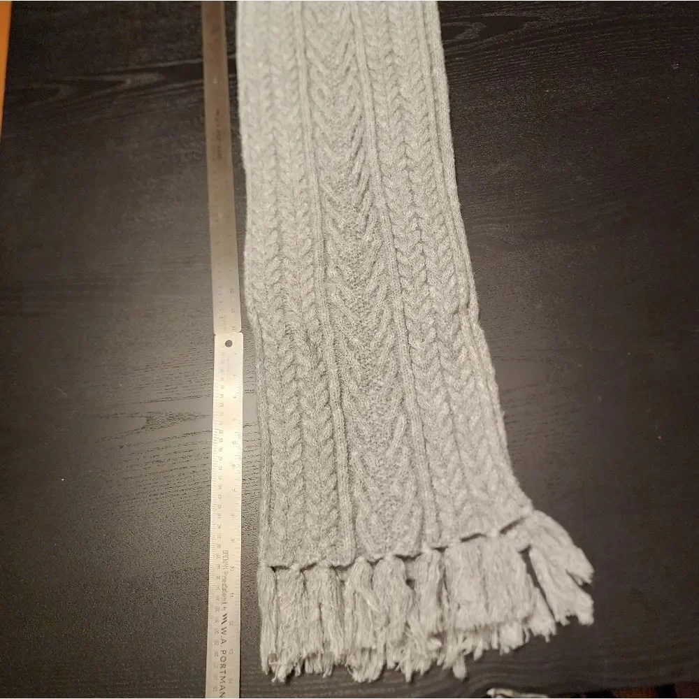 STEVE MADDEN Cable Knit Scarf